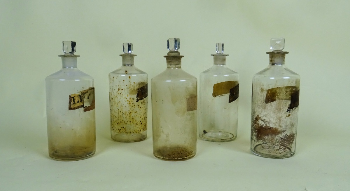 Antique Glass Apothecary Chemist Bottles (6).JPG